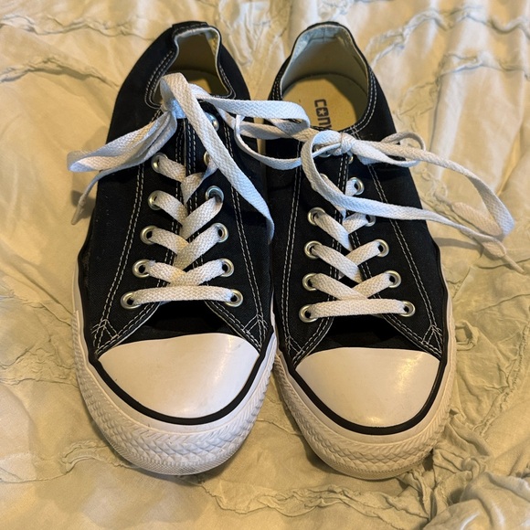 Converse - Allstar Chuck Taylor Black and White Canvas Sneakers. Size;10 - Picture 1 of 7